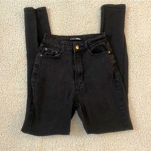 Black Skinny Jeans with Wholes at the Knees.